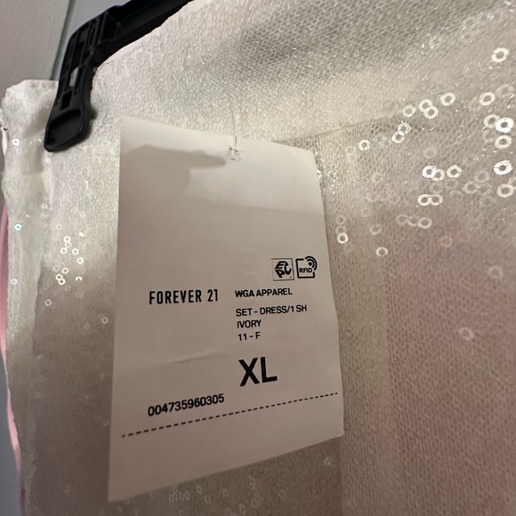 White sequin Forever 21 suit - Picture 5 of 5